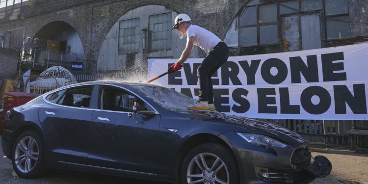 découvrez les dernières tendances du marché automobile avec la baisse des immatriculations de tesla en avril. analyse des chiffres, impact sur l'industrie et perspectives d'avenir.