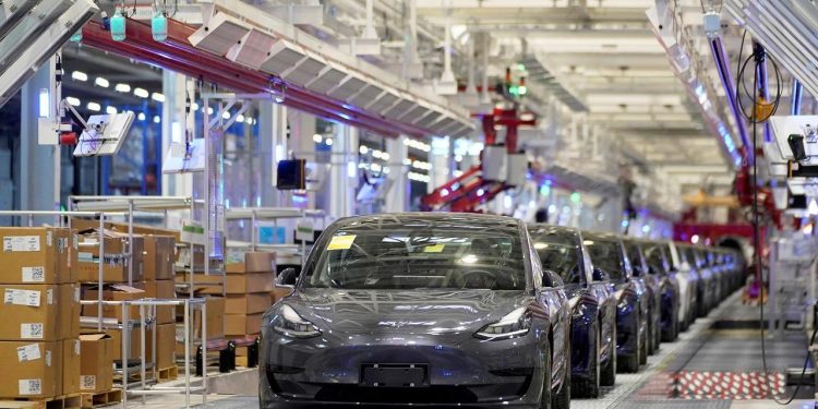 découvrez les dernières nouvelles sur la grève qui touche tesla en suède. informez-vous sur les raisons du mouvement, ses impacts sur la production et les réactions des employés. restez à jour avec les développements de cette situation qui pourrait influencer l'avenir de l'industrie automobile.