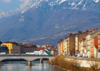 découvrez des solutions d'assurance habitation abordables à grenoble. protégez votre domicile avec des options flexibles adaptées à votre budget, tout en bénéficiant d'une couverture complète contre les risques courants. comparez nos offres et trouvez celle qui vous convient le mieux.