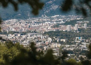 découvrez notre assurance habitation spécialement conçue pour les locataires modestes. protégez votre logement et vos biens avec des garanties adaptées à votre budget, tout en bénéficiant d'un service client à l'écoute. faites le choix d'une sécurité abordable et sereine pour votre chez-vous.