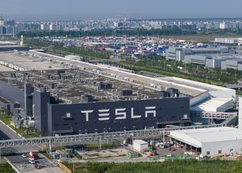 découvrez les défis auxquels tesla est confronté, des enjeux de production aux défis technologiques en passant par la concurrence croissante. plongez dans l'univers complexe de l'innovation automobile et des stratégies de durabilité qui façonnent l'avenir de la marque.