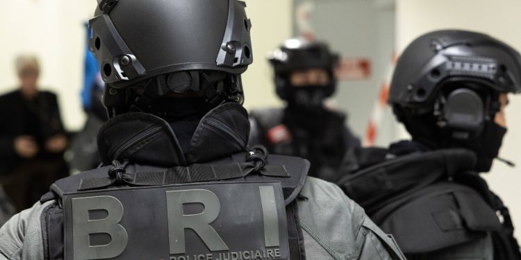 découvrez l'histoire d'un mineur récemment libéré après avoir été enlevé en raison de son implication dans le monde des cryptomonnaies. plongez dans les enjeux de sécurité et de liberté qui entourent cette industrie en pleine expansion.