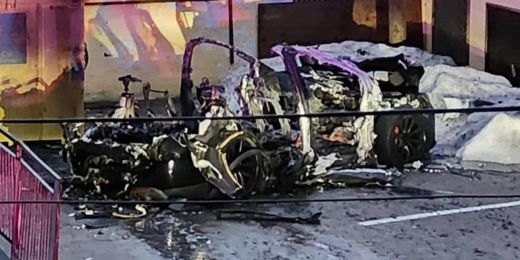 découvrez comment des adolescents ont provoqué un incendie spectaculaire impliquant une tesla, révélant les dangers et les imprudences associés à l'utilisation des véhicules électriques. une histoire captivante qui met en lumière les enjeux de sécurité et de responsabilité des jeunes conducteurs.